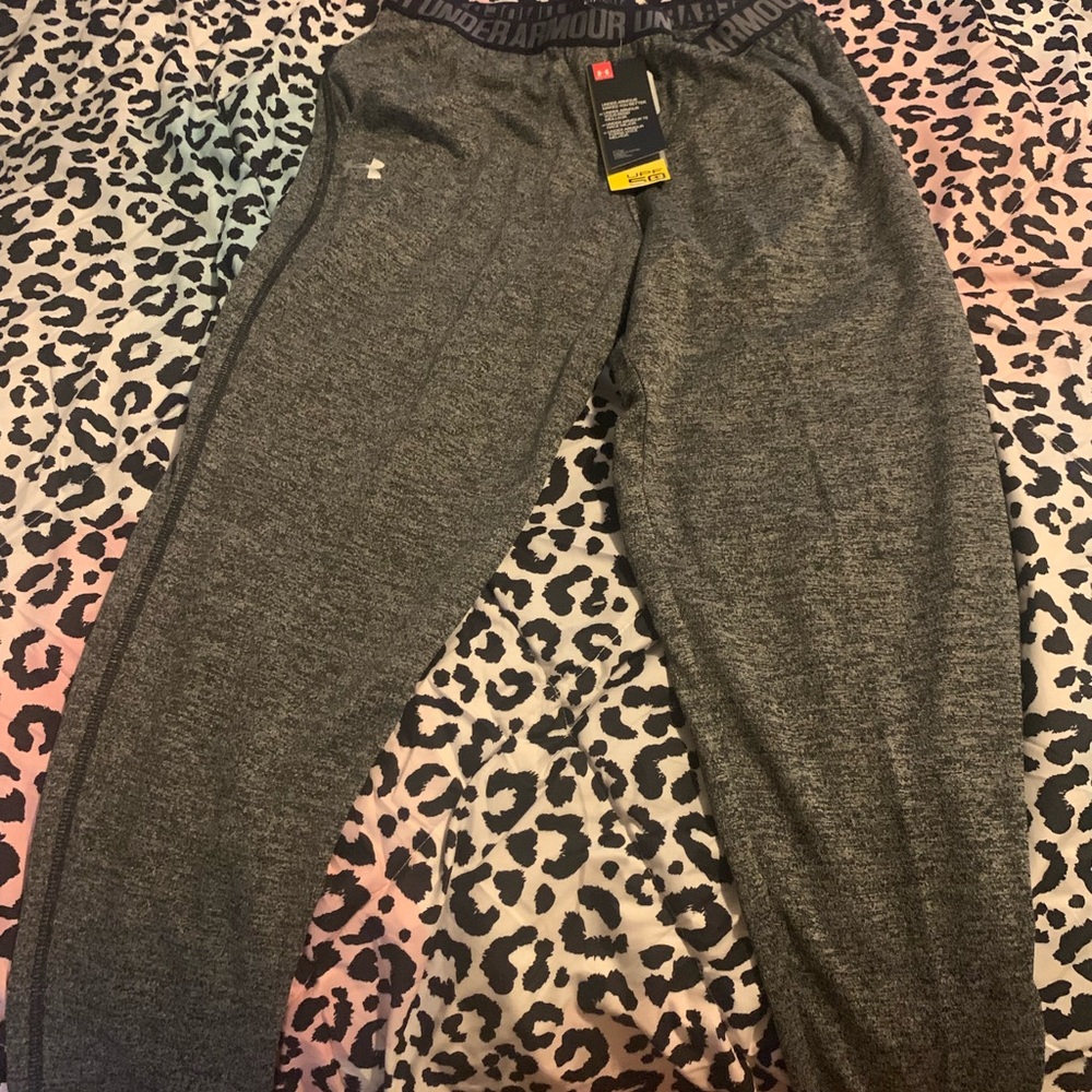 NWT UNDER ARMOR SWEATS women’s small